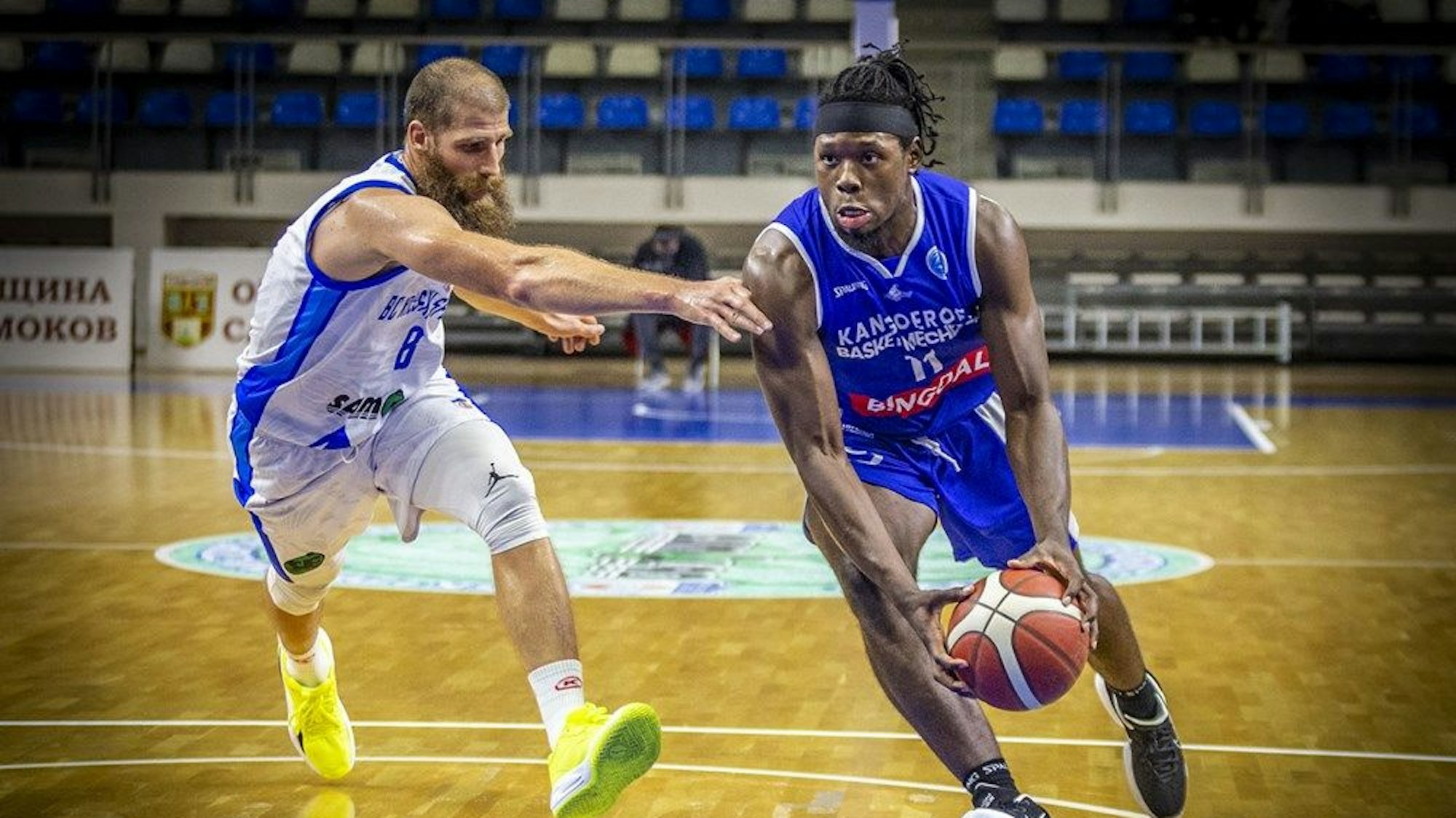 Mit Brian Fobbs (rechts) verpflichten die Baskets den MVP aus Belgien für zwei Jahre.