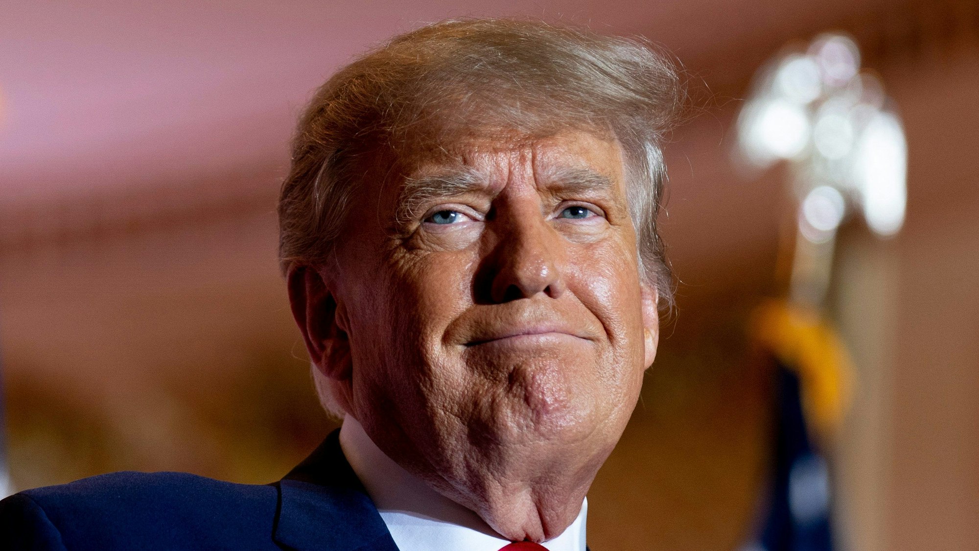 Donald Trump, ehemaliger US-Präsident, spricht in seinem Anwesen Mar-a-Lago. (Archivbild)