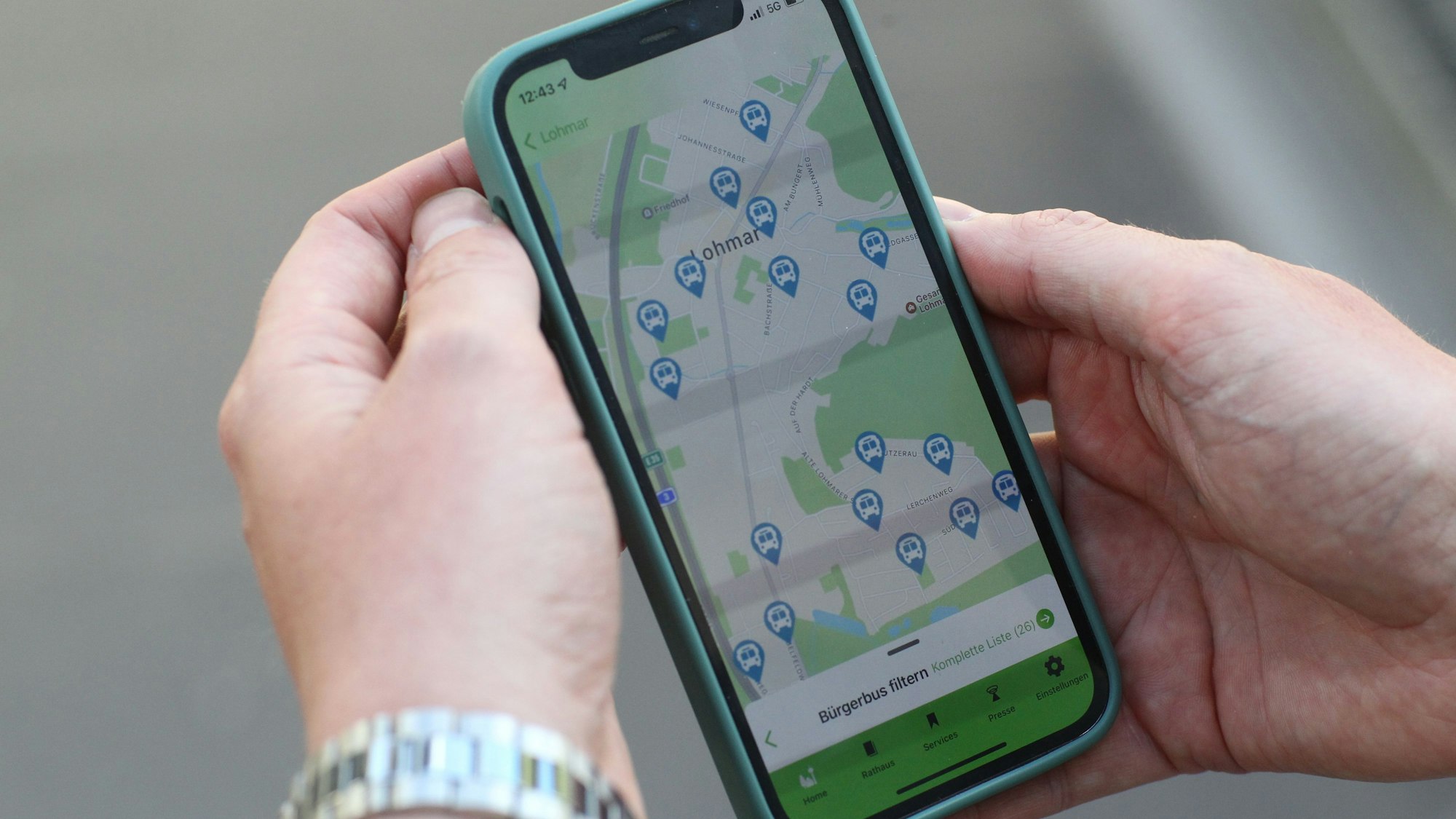 Die Lohmar-App auf einem Smartphone