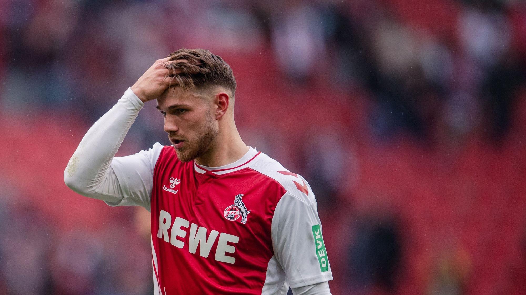 15.04.2023, Nordrhein-Westfalen, Köln: Fußball: Bundesliga, 1. FC Köln - FSV Mainz 05, 28. Spieltag, RheinEnergieStadion. Kölns Jan Thielmann reagiert nach der Partie. Foto: Marius Becker/dpa - WICHTIGER HINWEIS: Gemäß den Vorgaben der DFL Deutsche Fußball Liga bzw. des DFB Deutscher Fußball-Bund ist es untersagt, in dem Stadion und/oder vom Spiel angefertigte Fotoaufnahmen in Form von Sequenzbildern und/oder videoähnlichen Fotostrecken zu verwerten bzw. verwerten zu lassen. +++ dpa-Bildfunk +++