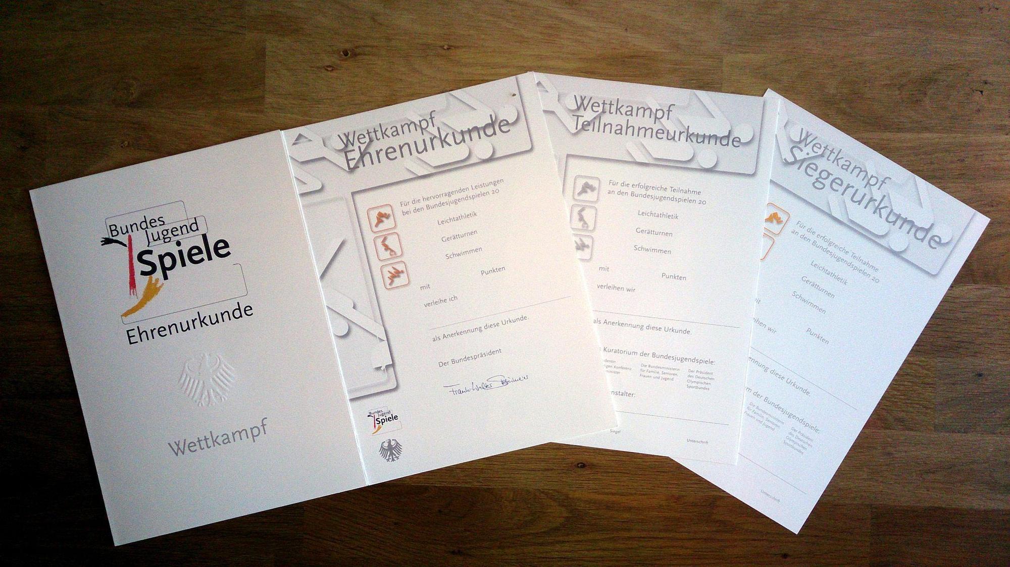 Das Handout vom Bundesministerium für Familie, Senioren, Frauen und Jugend zeigt die verschiedenen Urkunden der Bundesjugendspiele.