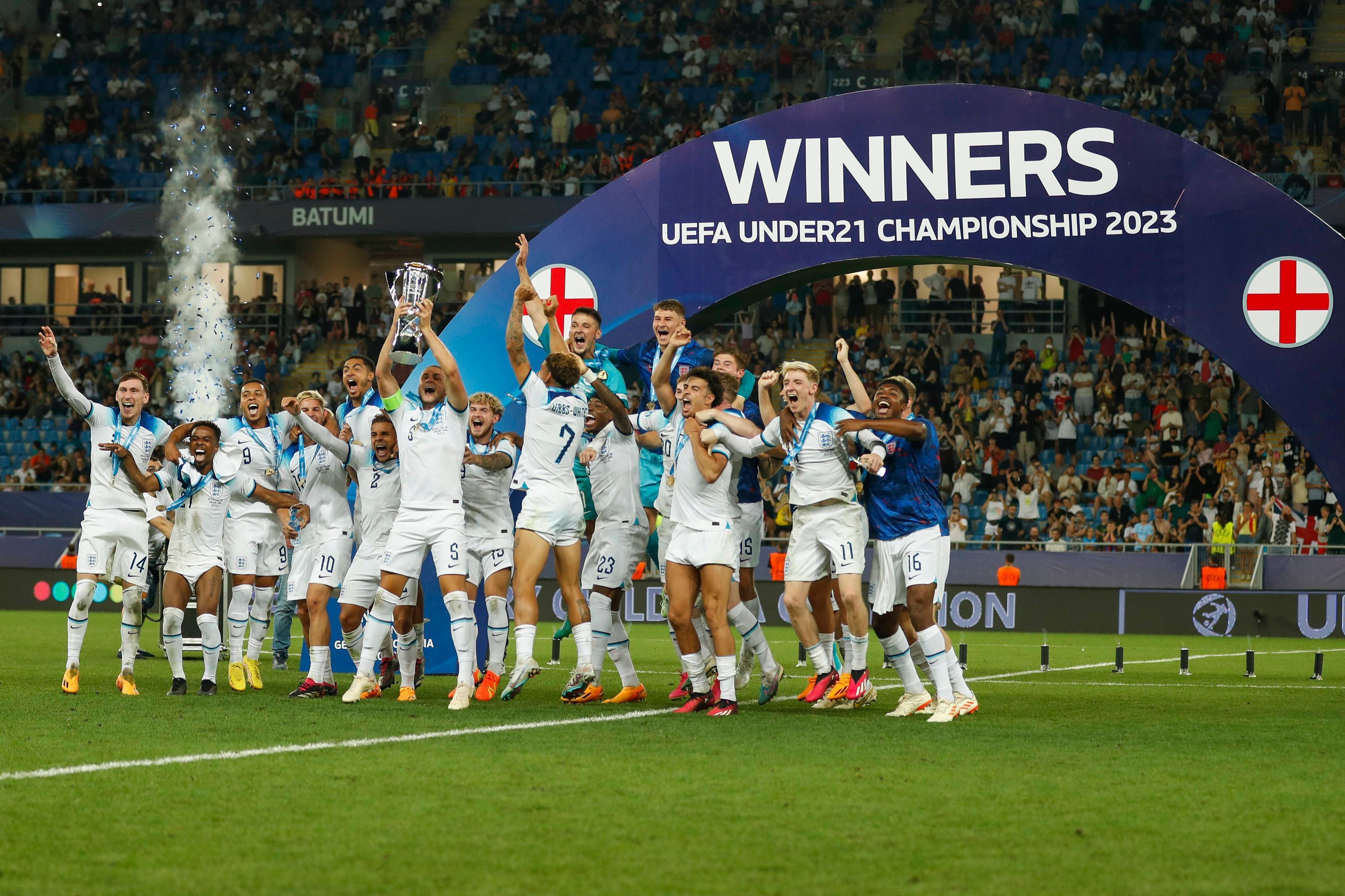 Die englische U21-Nationalmannschaft feiert die UEFA U21-Fußballeuropameisterschaft in Rumänien und Georgien.