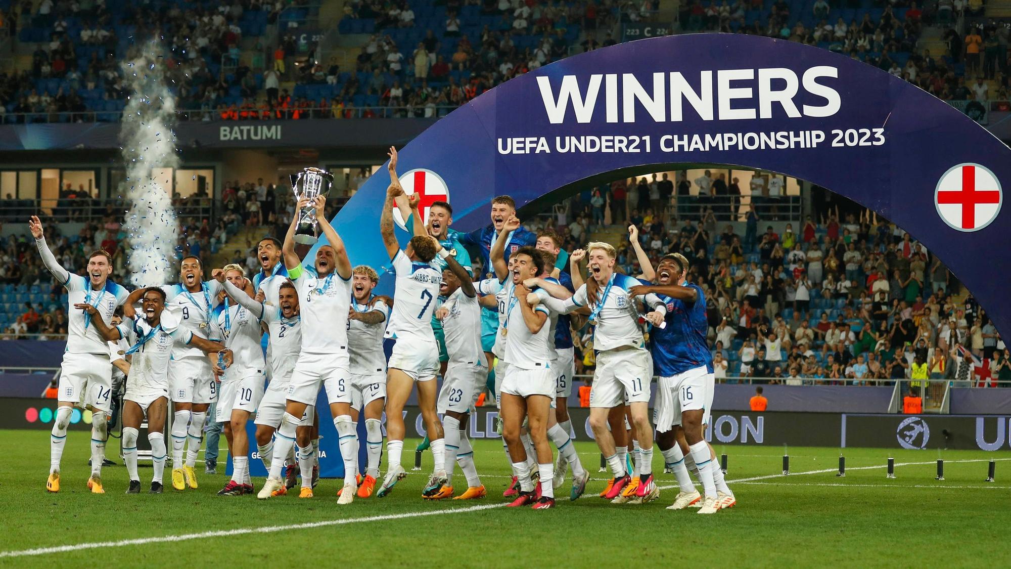Die englische U21-Nationalmannschaft feiert die UEFA U21-Fußballeuropameisterschaft in Rumänien und Georgien.