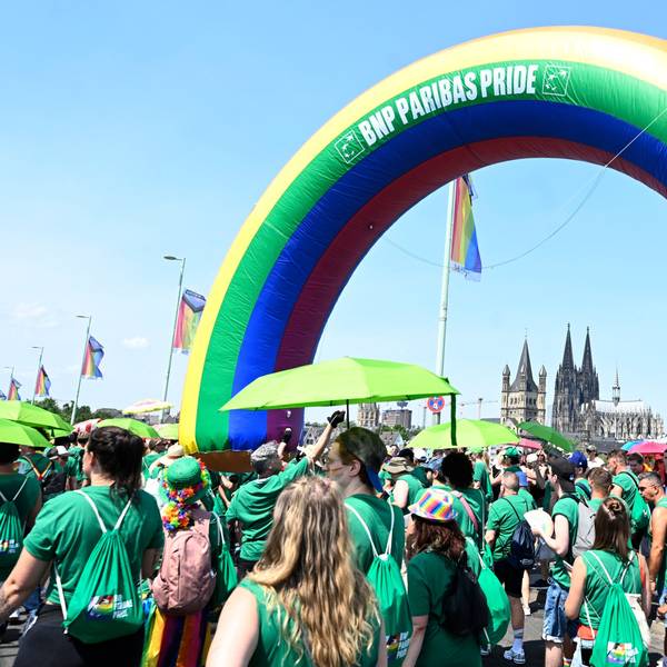 Bunt verkleidete Teilnehmer feierten den CSD in Köln.