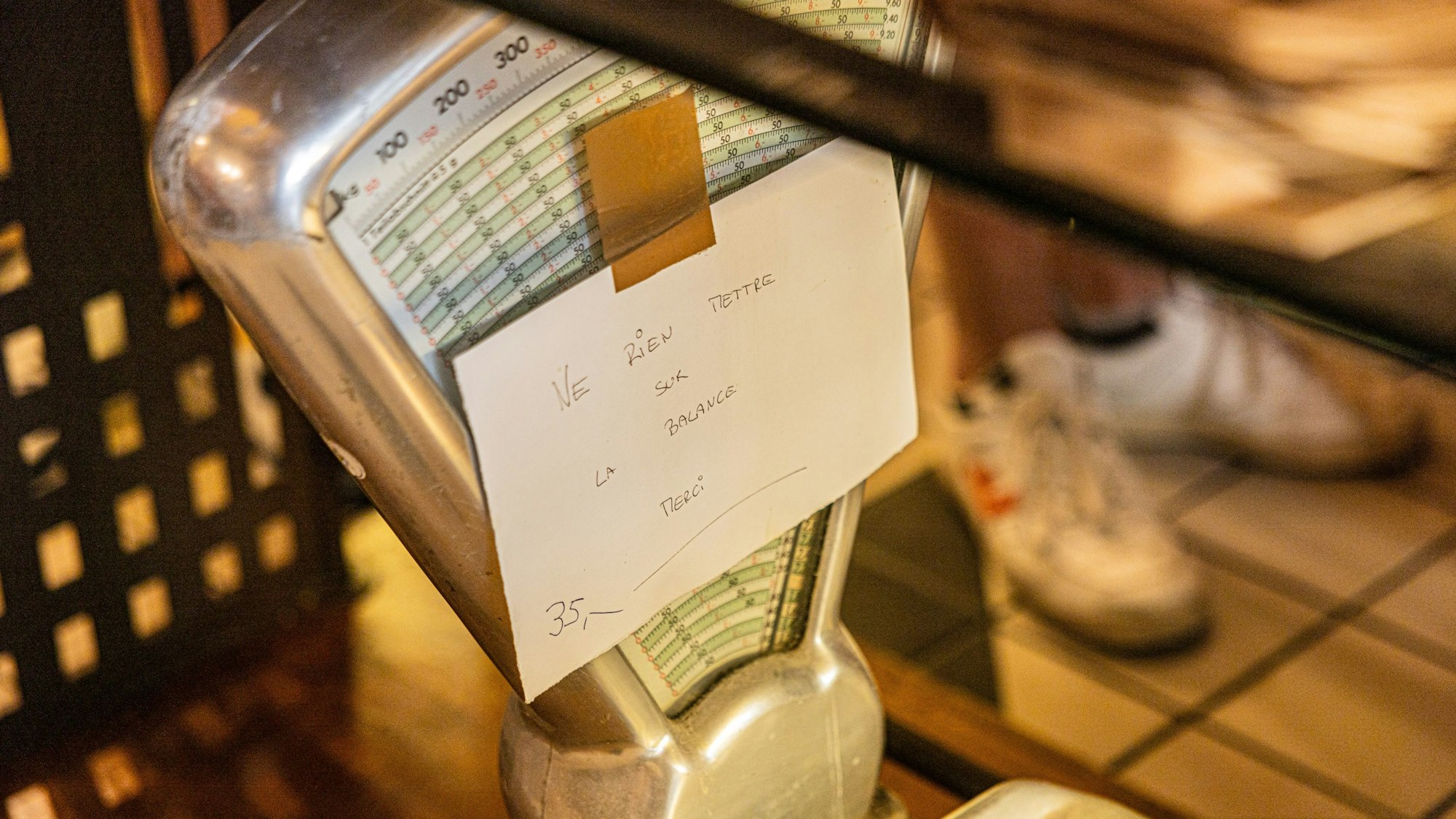 Eine Waage wurde wurde für 35 Euro angeboten, schon vorab waren moderate Presie für das Interieur angekündigt worden.