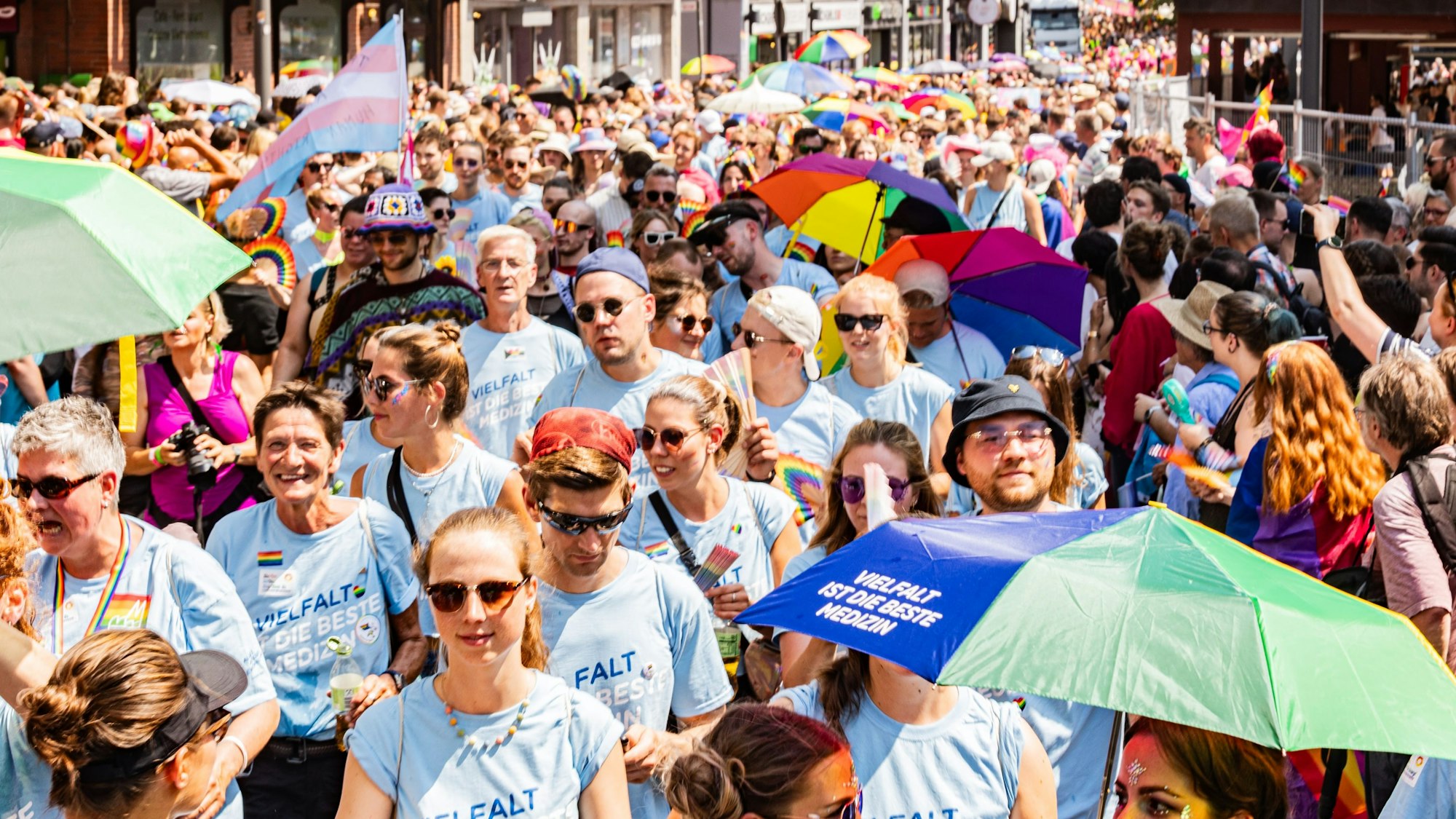 Bunt und  politisch war die Parade