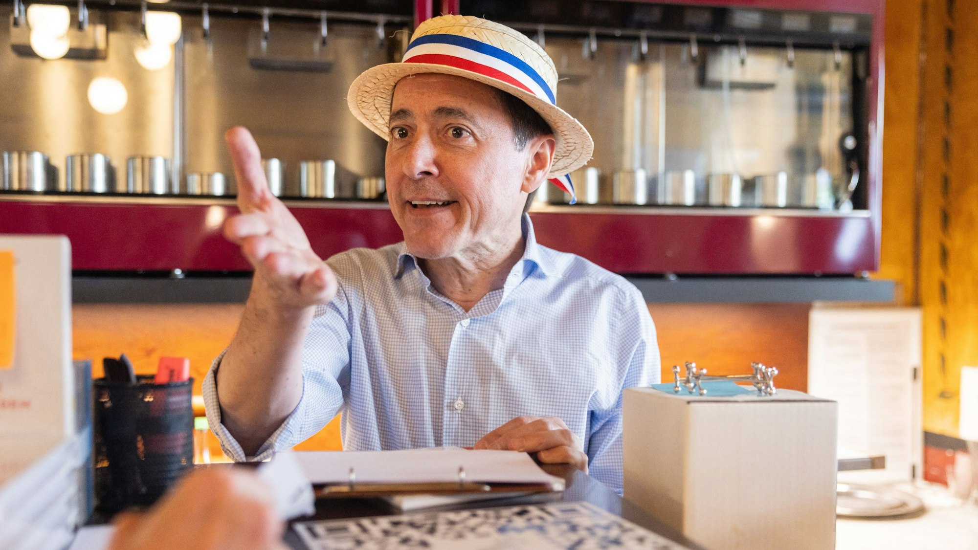 Vincent Moissonnier gut gelaunt bei Ausverkauf in seinem Restaurant.