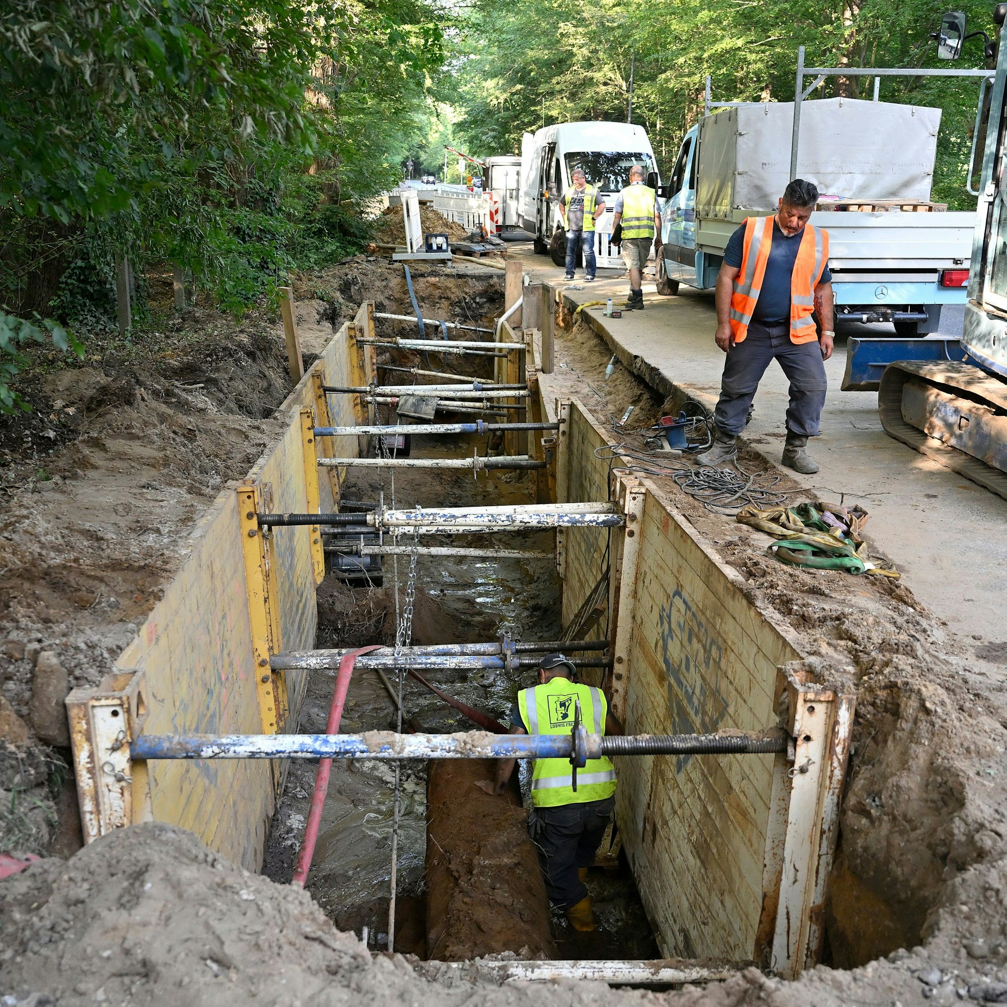 Refrath. Wasserrohrschaden in Alt Refrath