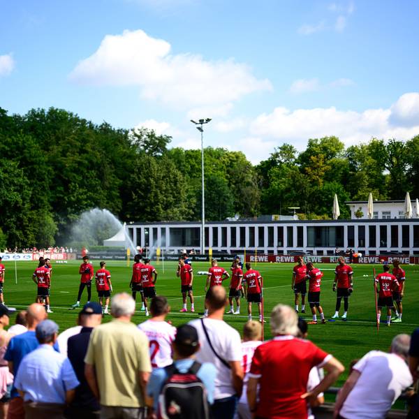 Rund 1000 Fans verfolgten den Trainingsauftakt des 1. FC Köln am Geißbockheim.