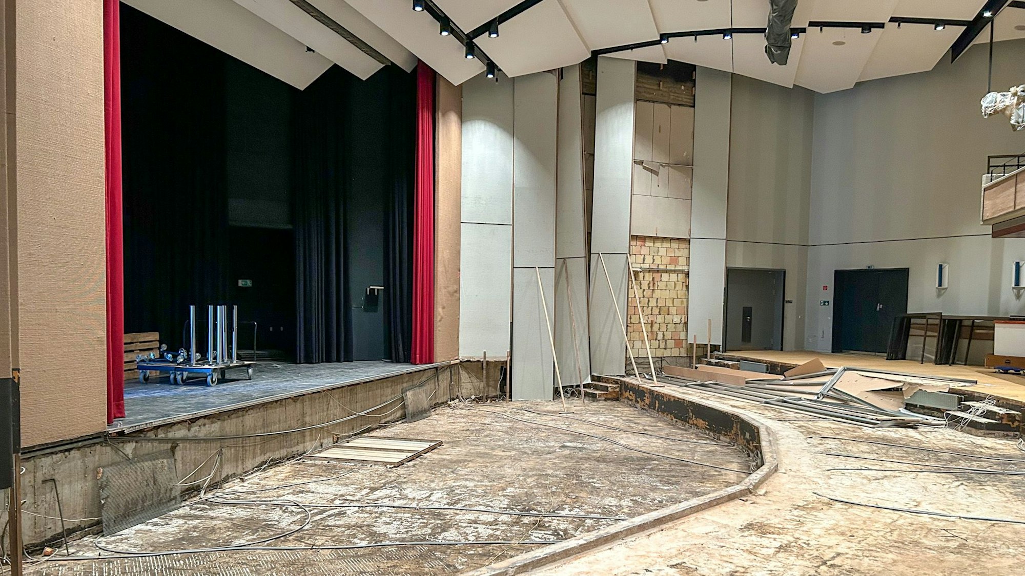 Die Aula der Hauptschule muss komplett saniert werden.