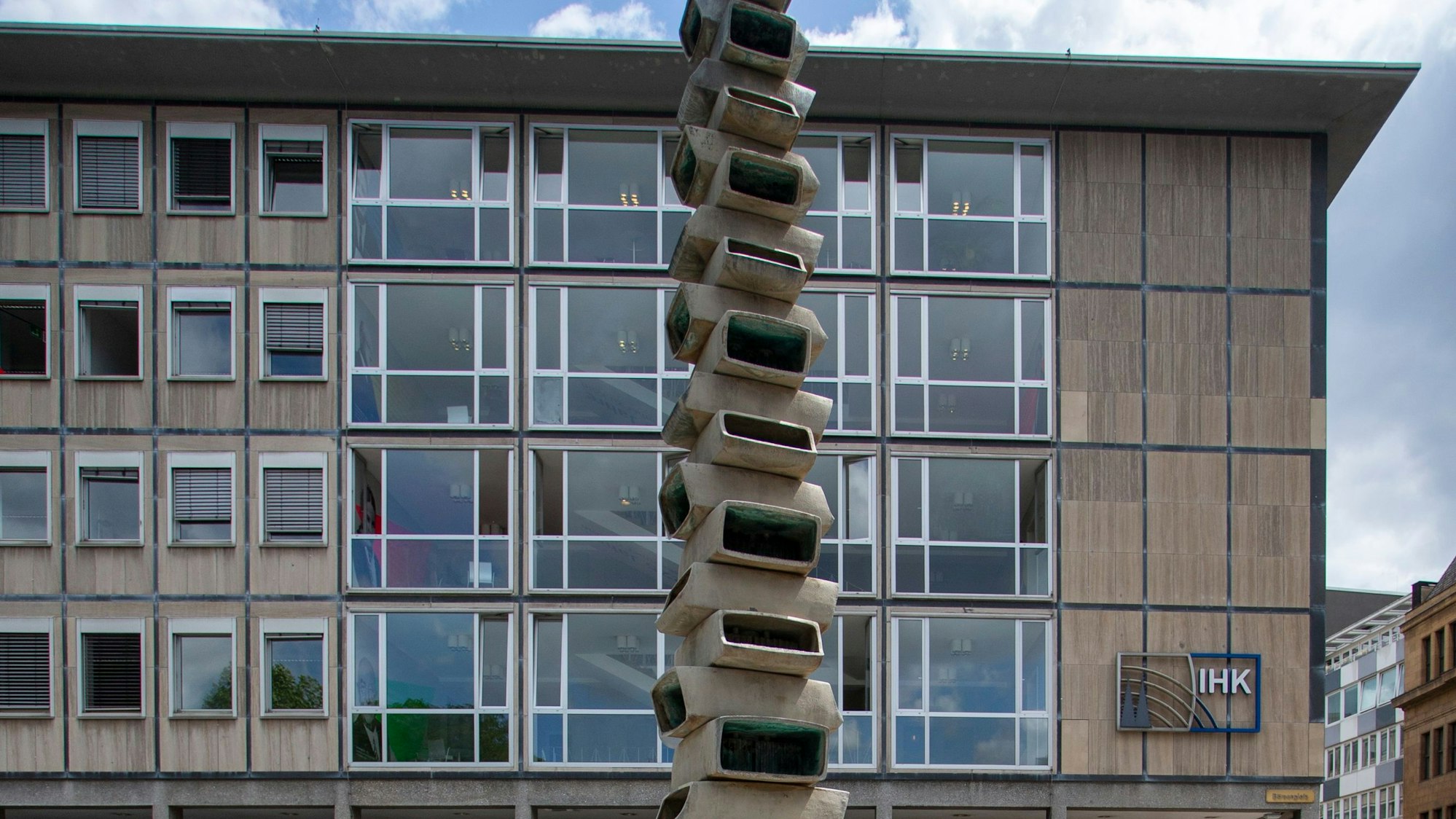 Am Börsenplatz in Köln ist die Zentrale der IHK Köln.