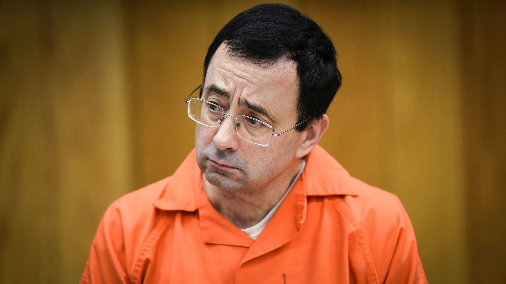 Der Angeklagte Larry Nassar sitzt im Gerichtssaal.