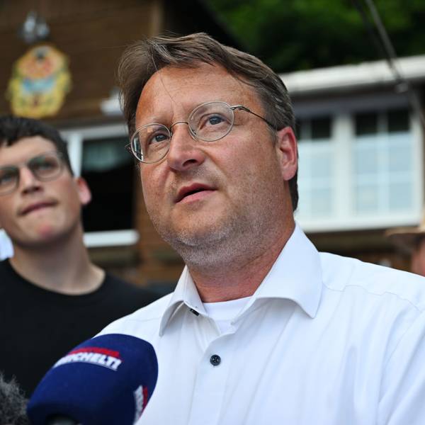 Der Wahlsieger des Thüringer Kreis Sonneberg, Robert Sesselmann (AfD), hat mit einer Rede an einer Grundschule eine Debatte ausgelöst.