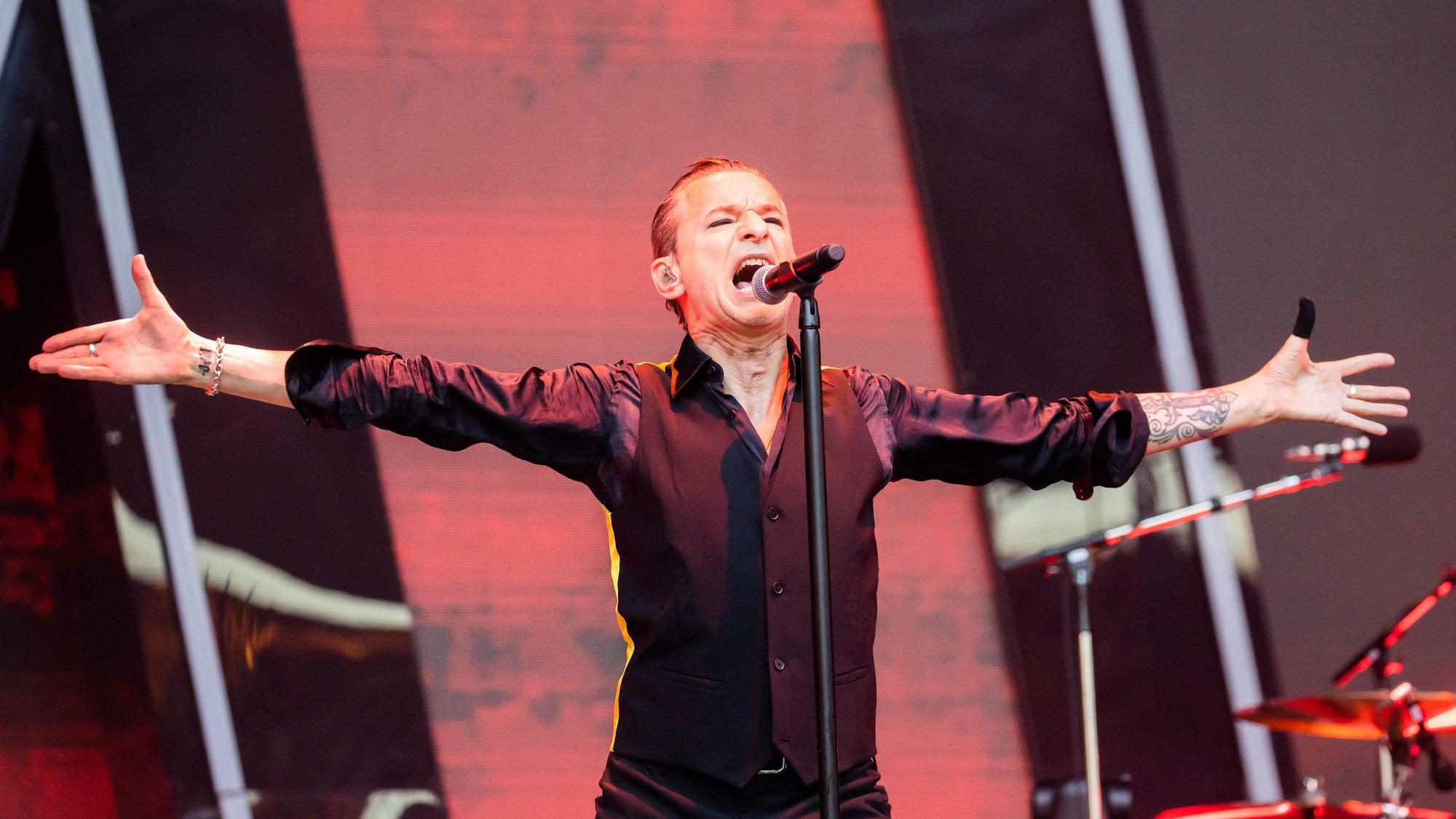 Frontmann Dave Gahan von Depeche Mode im Olympiastadion Berlin.