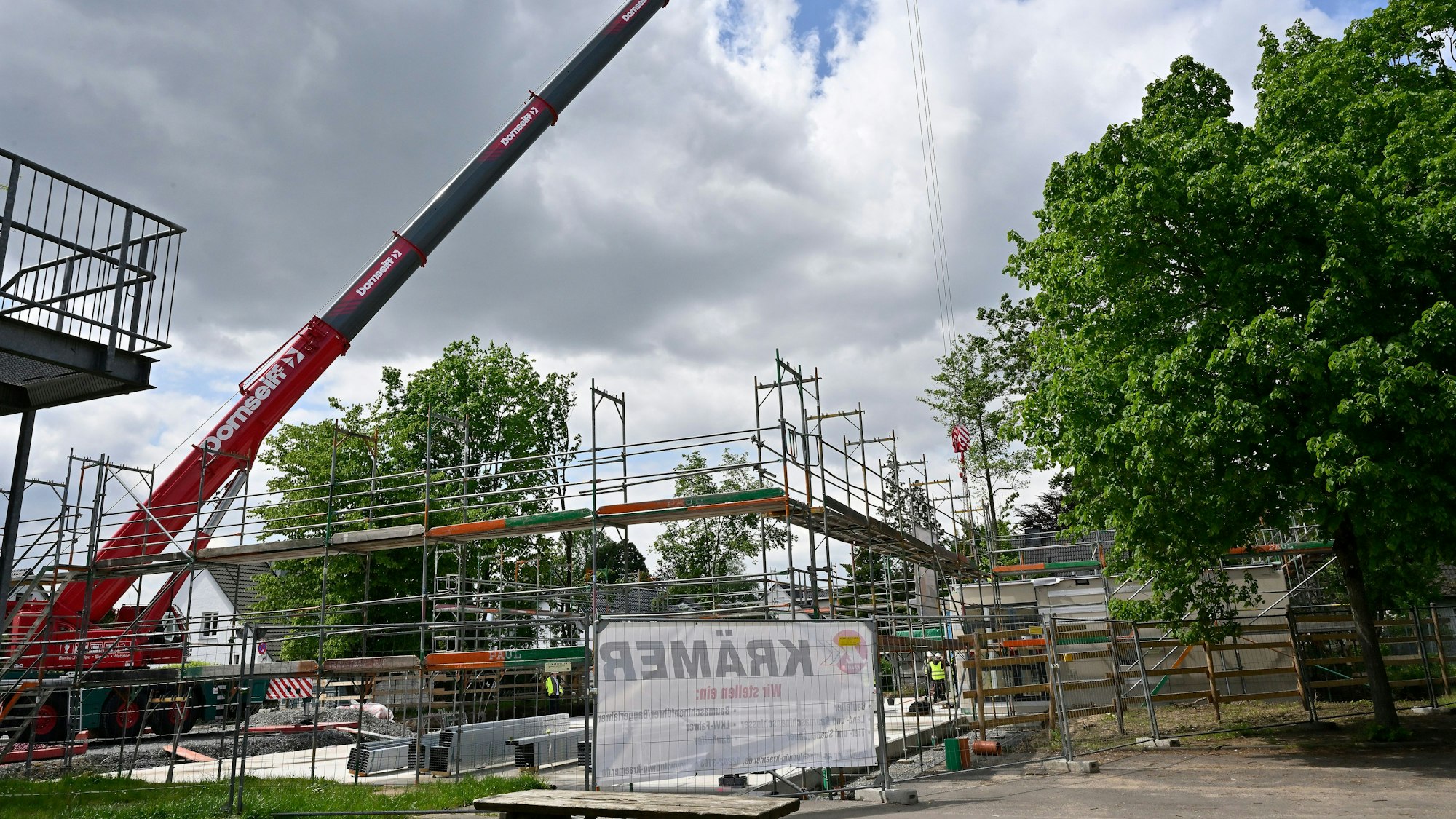 Die Baustelle der Sofortschule in Refrath.
