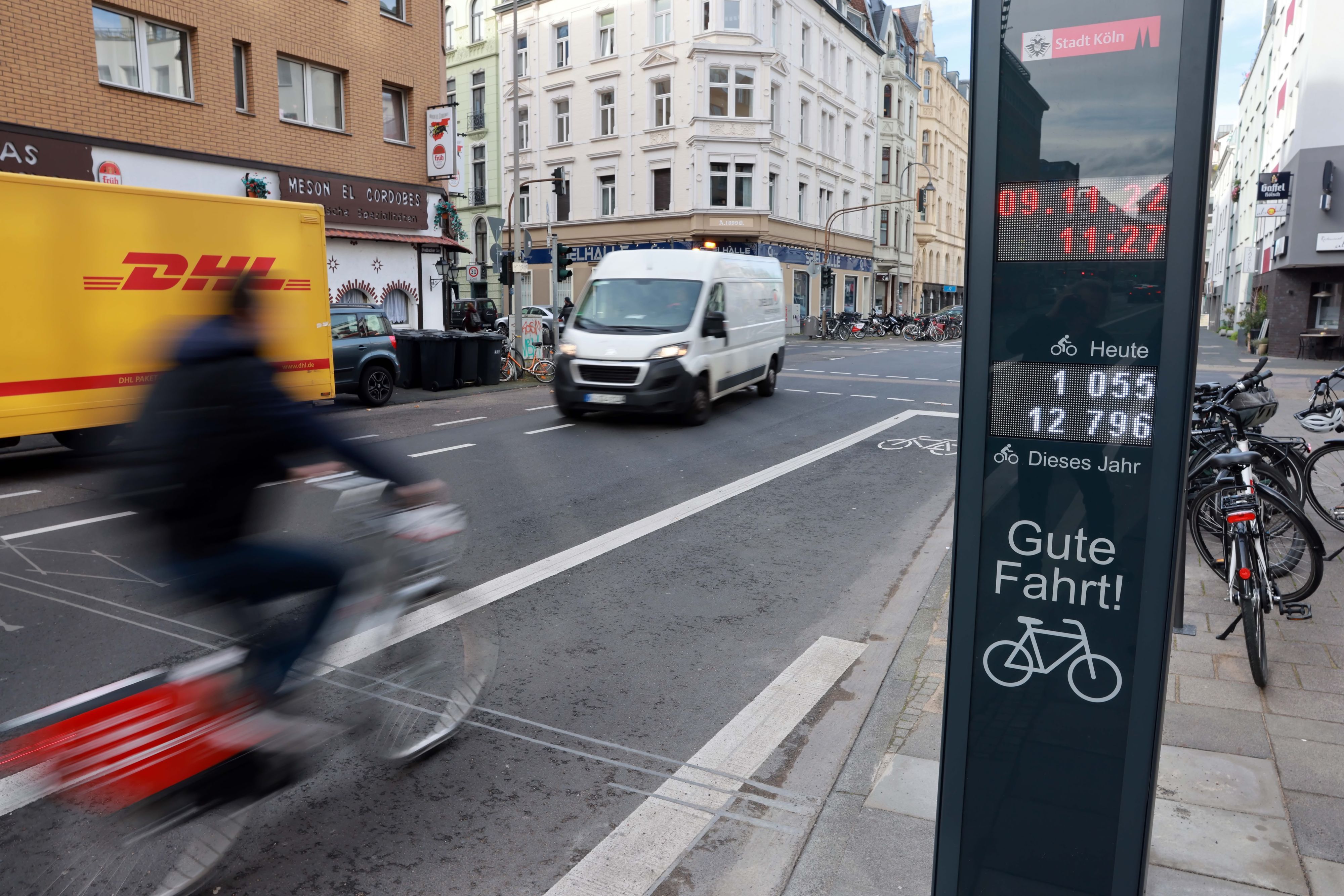 Fahrradbarometer auf der Gladbacher Straße zählt Radverkehr