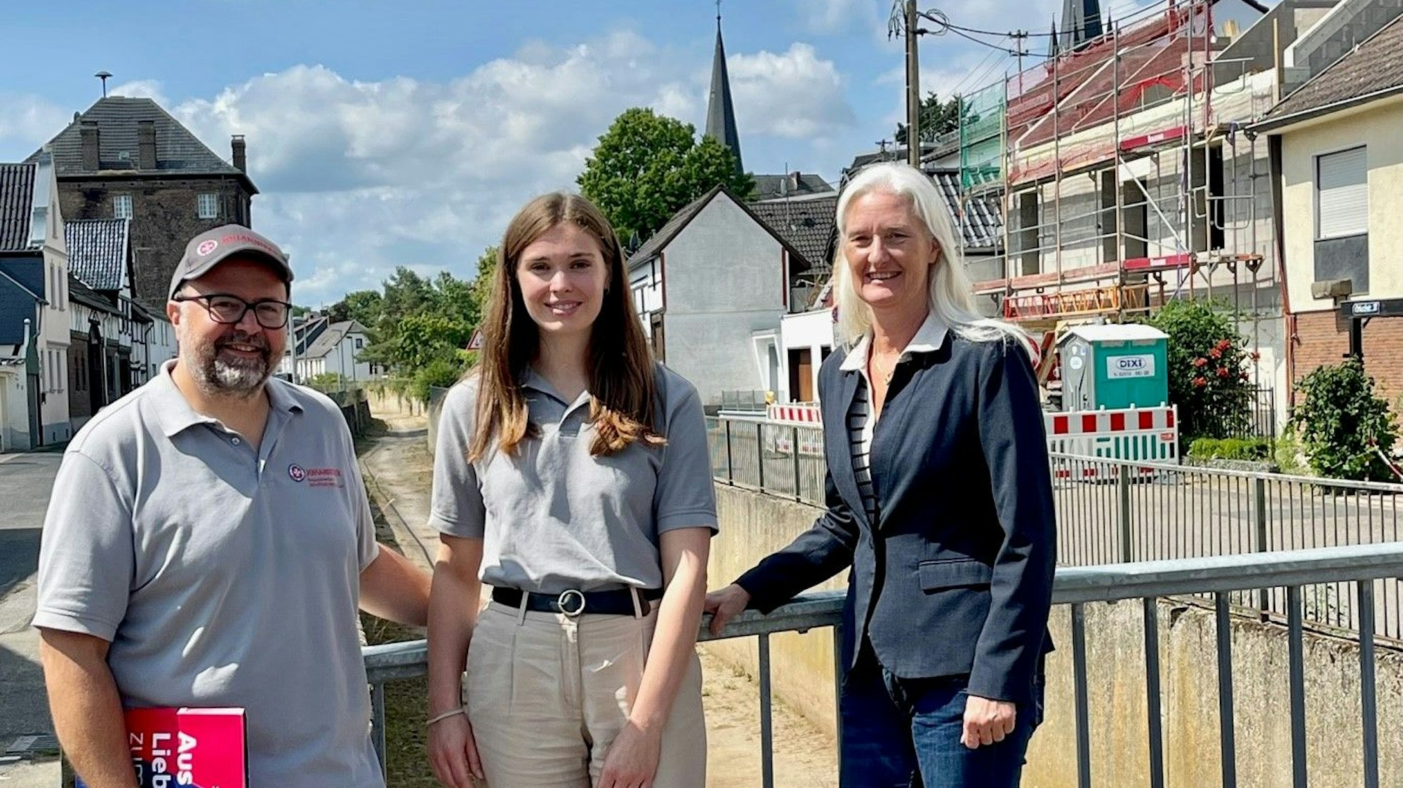 Odendorf Orbachstraße
2 Jahre nach der Flut
Erik Heneka
Luisa Mertens, Projektleiterin Hochwasserhilfe
Natalie Brincks
Fachbereichsleiterin
Marketing und Kommunikation