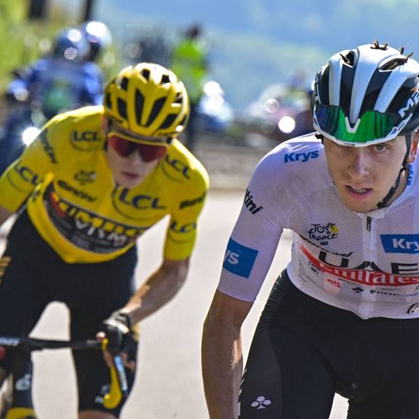 Tadej Pogacar (r.) aus Slowenien und Jonas Vingegaard aus Dänemark lieferten sich auf dem legendären Puy de Dôme ein Kopf-an-Kopf-Rennen.