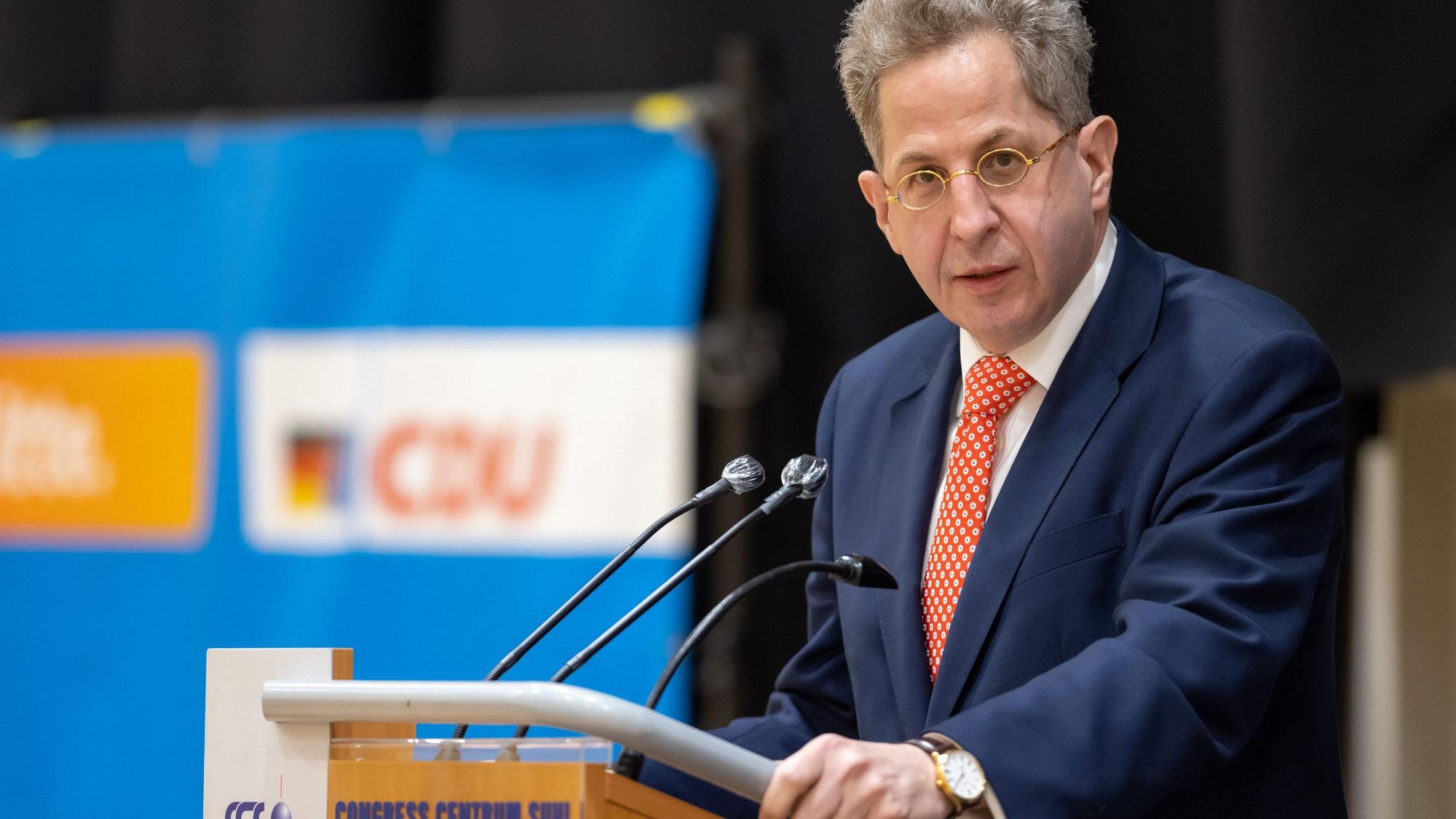 Hans-Georg Maaßen an einem Rednerpult.