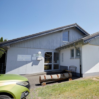 Das Bild zeigt den Eingangsbereich der Kita in Engelgau