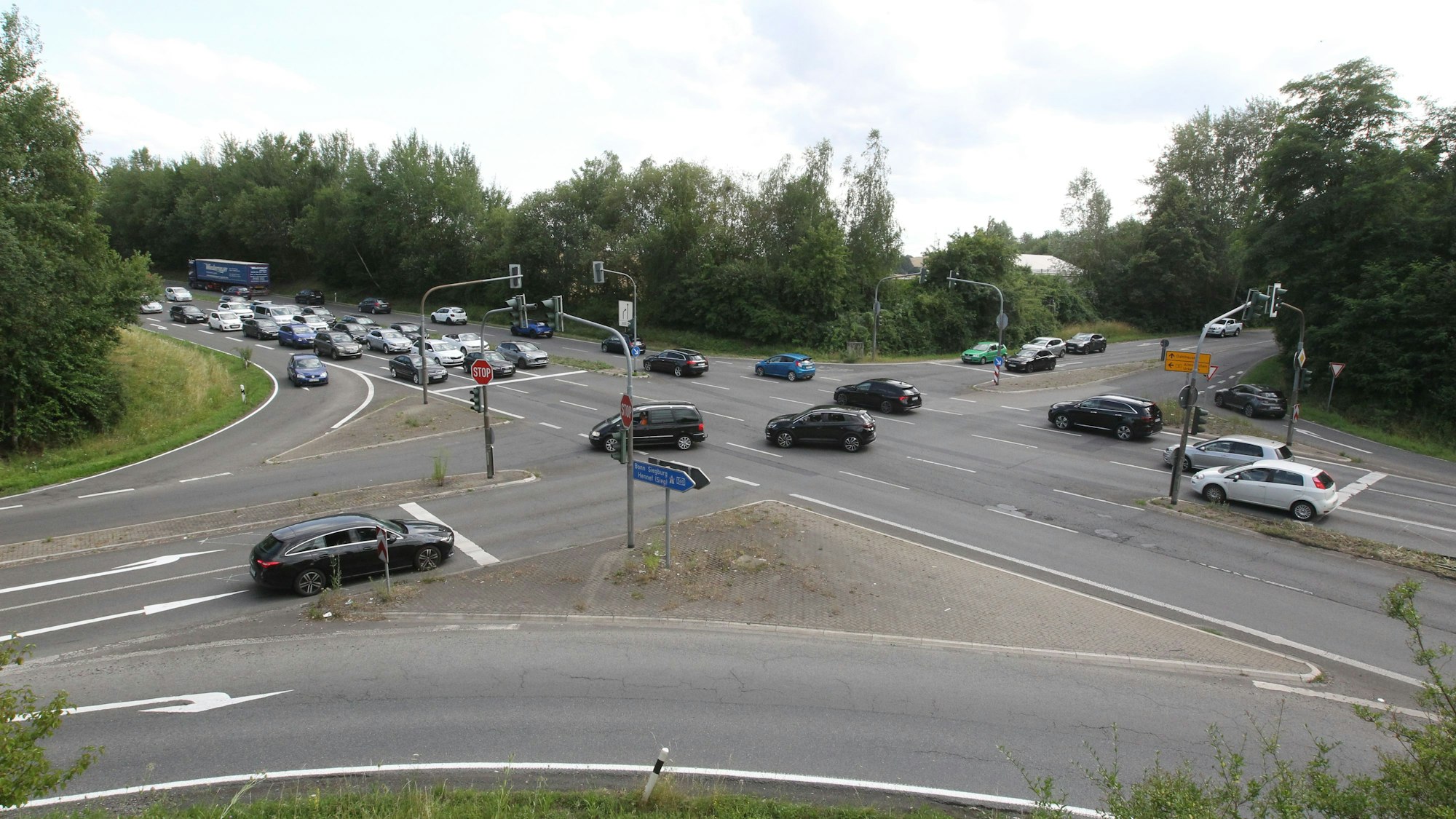 Die große Kreuzung am Ende der A 560 in Hennef.