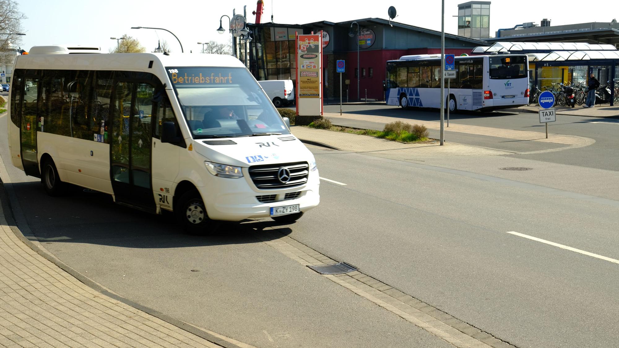Busse am Bahnhof in Mechernich.