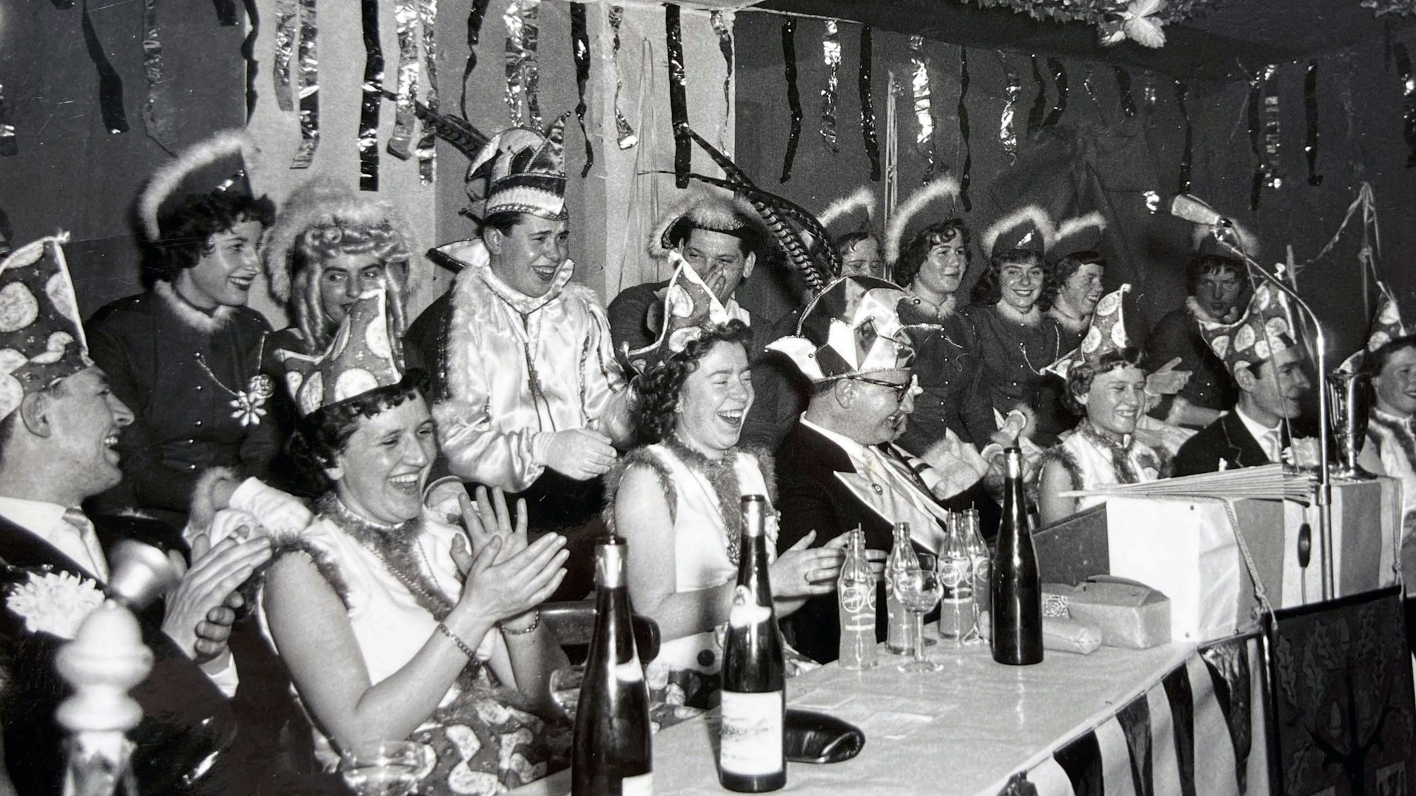 Der Waldbröler Karneval hatte im Kaisersaal der Herberge seinen festen Platz. Bei solchen Festen bebte dort schon mal der Boden. Dort wurde gefeiert, geflirtet und gediegen getanzt.