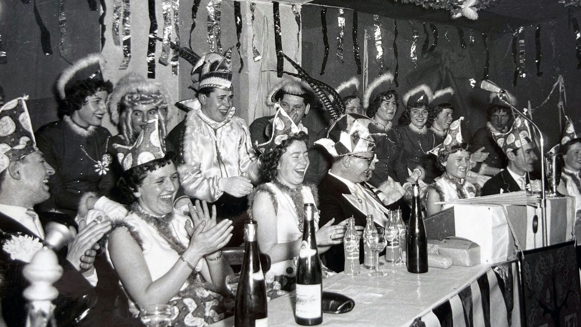 Der Waldbröler Karneval hatte im Kaisersaal der Herberge seinen festen Platz. Bei solchen Festen bebte dort schon mal der Boden. Dort wurde gefeiert, geflirtet und gediegen getanzt.