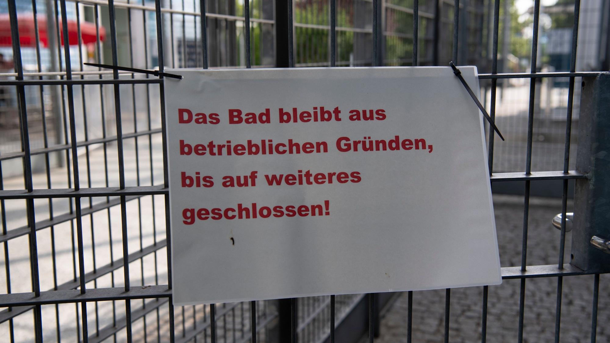 Verschlossen sind weiterhin die Tore zum Columbiabad. Wegen „hohem Krankenstand“ gibt es dort keinen Badebetrieb.