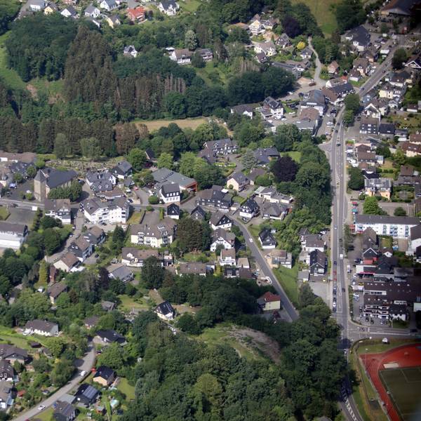 Luftbild von Kürten mit Ober- und Unterdorf.