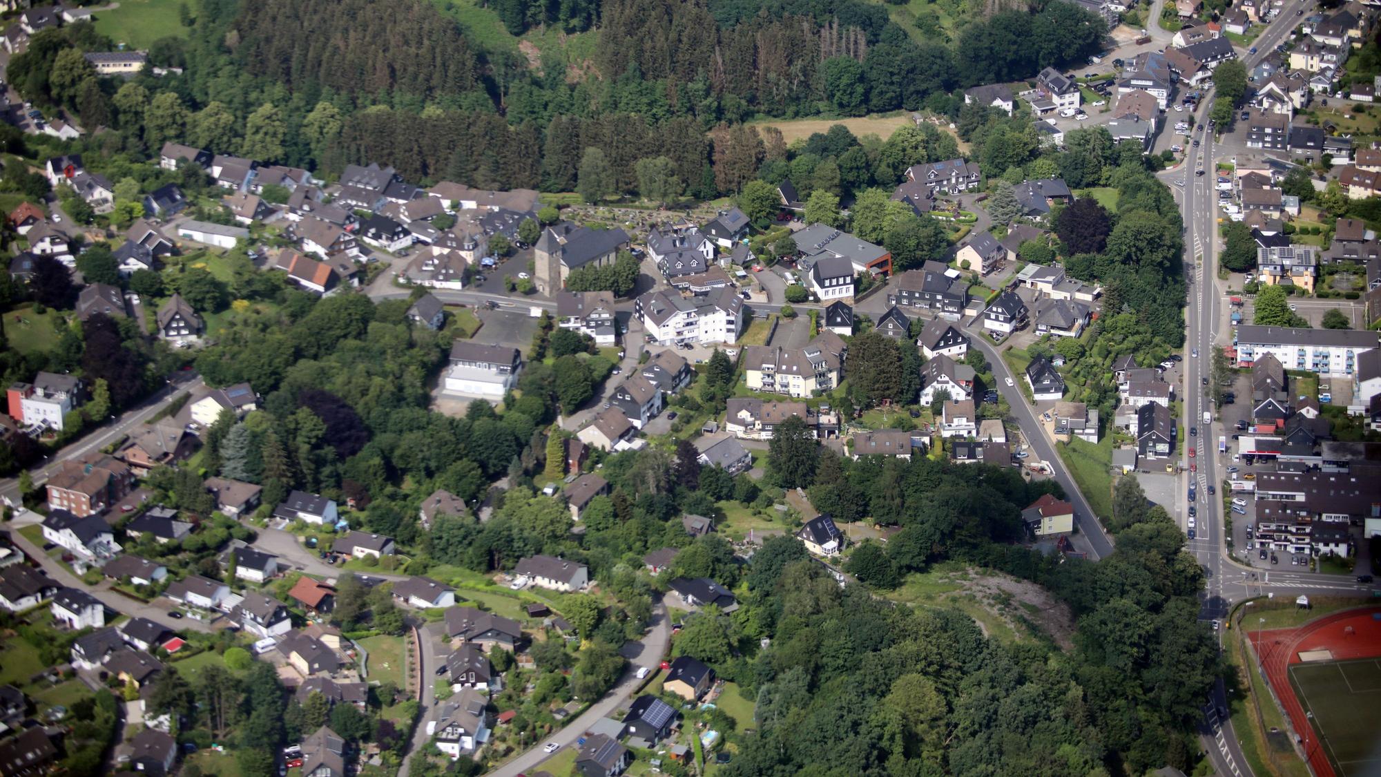 Luftbild von Kürten mit Ober- und Unterdorf.