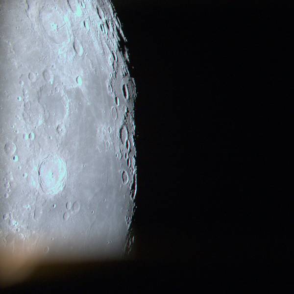 Die Mondoberfläche vom Landegerät der japanischen Hakuto-R Mission aus gesehen.