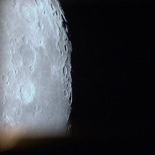 Die Mondoberfläche vom Landegerät der japanischen Hakuto-R Mission aus gesehen.