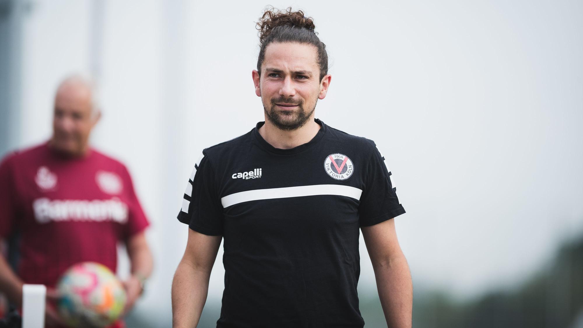 Viktoria Kölns B-Junioren-Trainer Pietro Schiavo