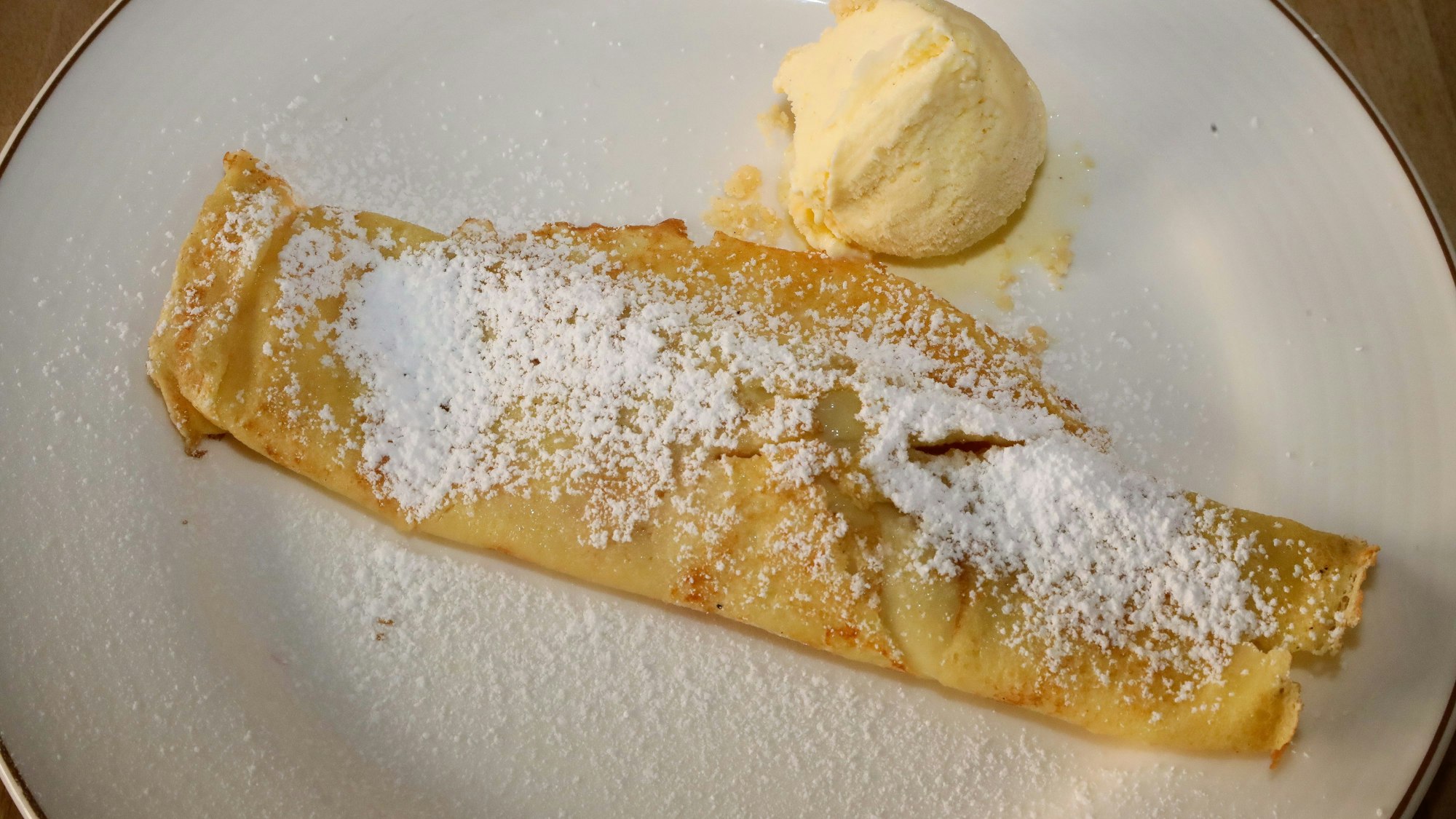 Pallatschinke mit Marillenmarmelade, Dessert aus dem Sommermenü von Essers Gasthaus