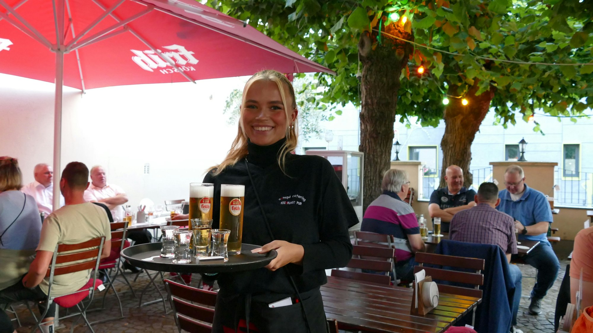 Der Biergarten im Alt-Poller Wirtshaus in Poll.