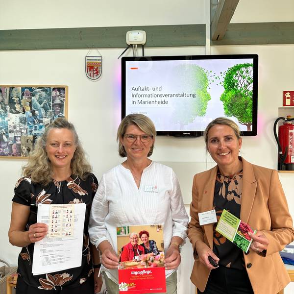 Die neue Gruppe richtet sich insbesondere an Angehörige von Menschen mit Demenz. In Marienheide hat sie sich gerade vorgestellt. Nancy Kolling (r.) hat die Leitung übernommen, ihr zur Seite stehen (v.l.) Nadine Fischer und Jutta Hupertz.
