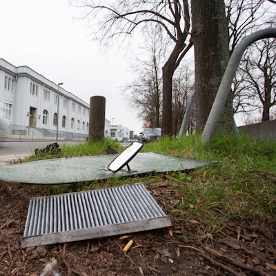 Eine Auto fährt über die Alfred-Schütte-Allee