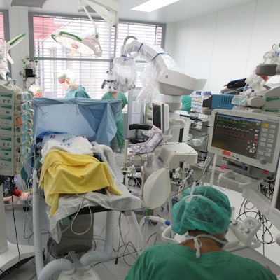 Blick in einen OP-Saal.