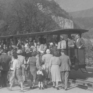 Eine historische Aufnahme der Drachenfelsbahn