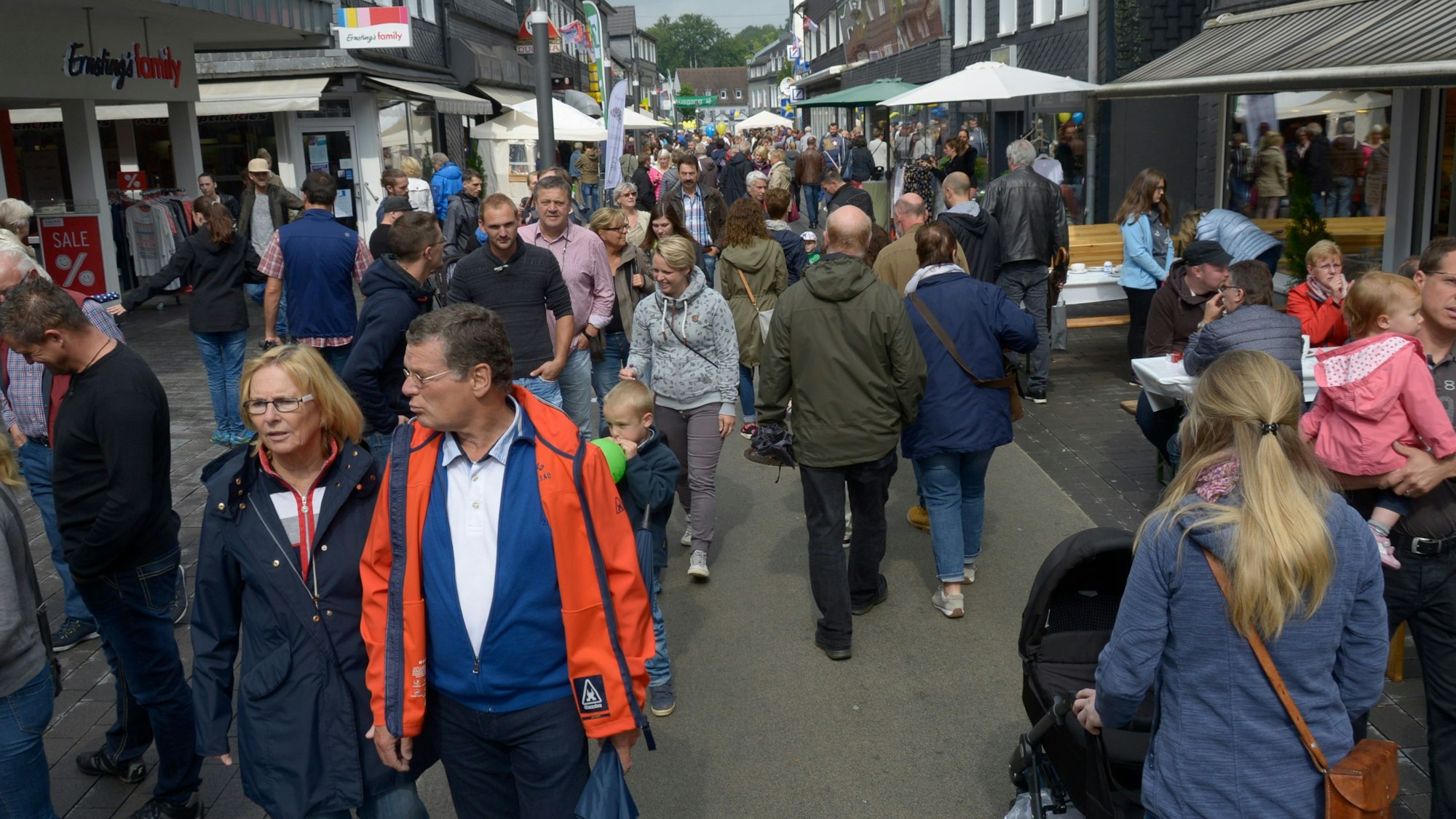Die untere Straße beim Hansefest in Wipperfürth 2017.
