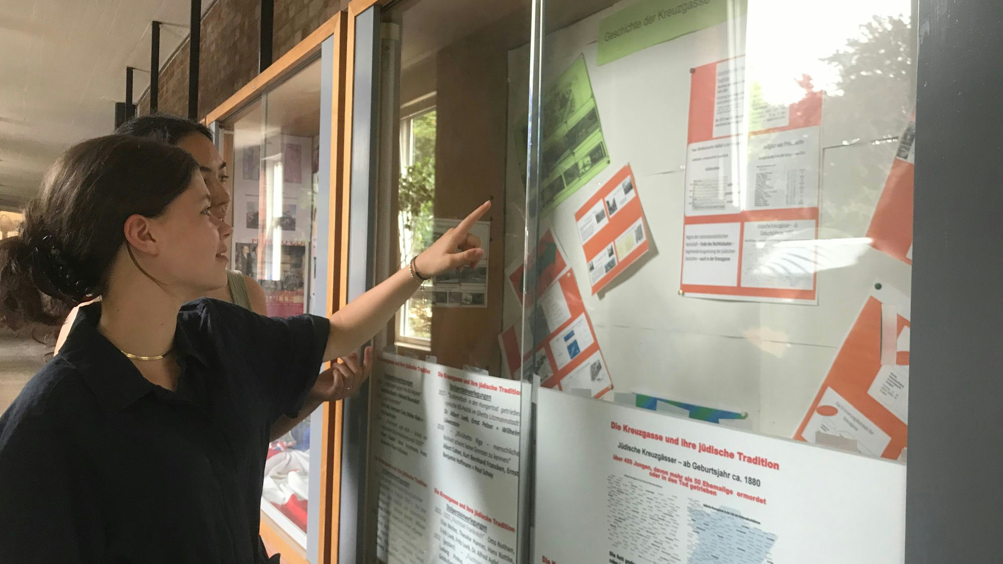 Schülerinnen des Kreuzgasse Gymnasiums für den Kölner Ehrenamtspreis 2023: Louisa Ortmanns und Marissa Al-Wahabi