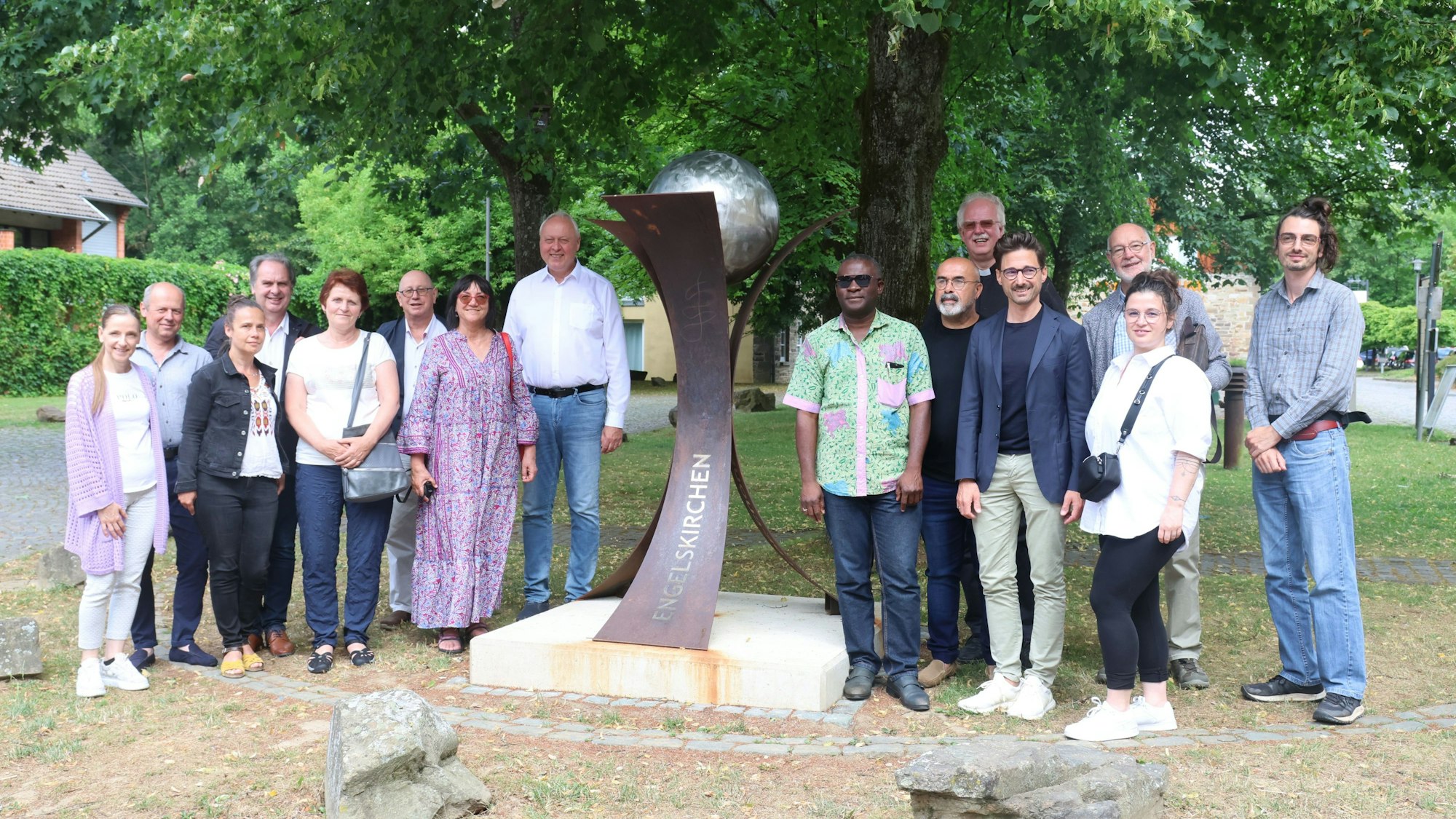 Erasmus-Projekt der Caritas Oberberg. Die Delegationsmitglieder um Dr. Gero Karthaus, Christoph Bersch und Peter Rothausen stehen zusammen.