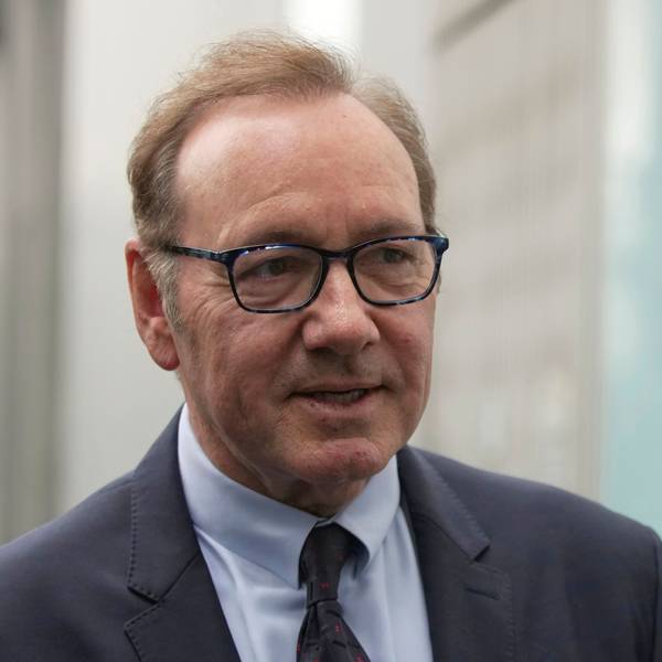 Die Anklage wirft dem Oscar-Gewinner Kevin Spacey in zwölf Fällen teils schwere sexuelle Übergriffe gegen insgesamt vier Männer vor.