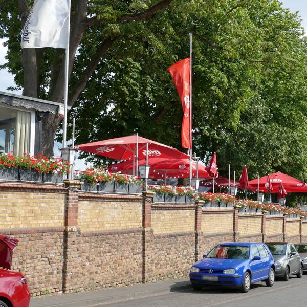 Das Medo an der Provinzialstraße, der denkmalgeschützte Gasthof Schlimgen.