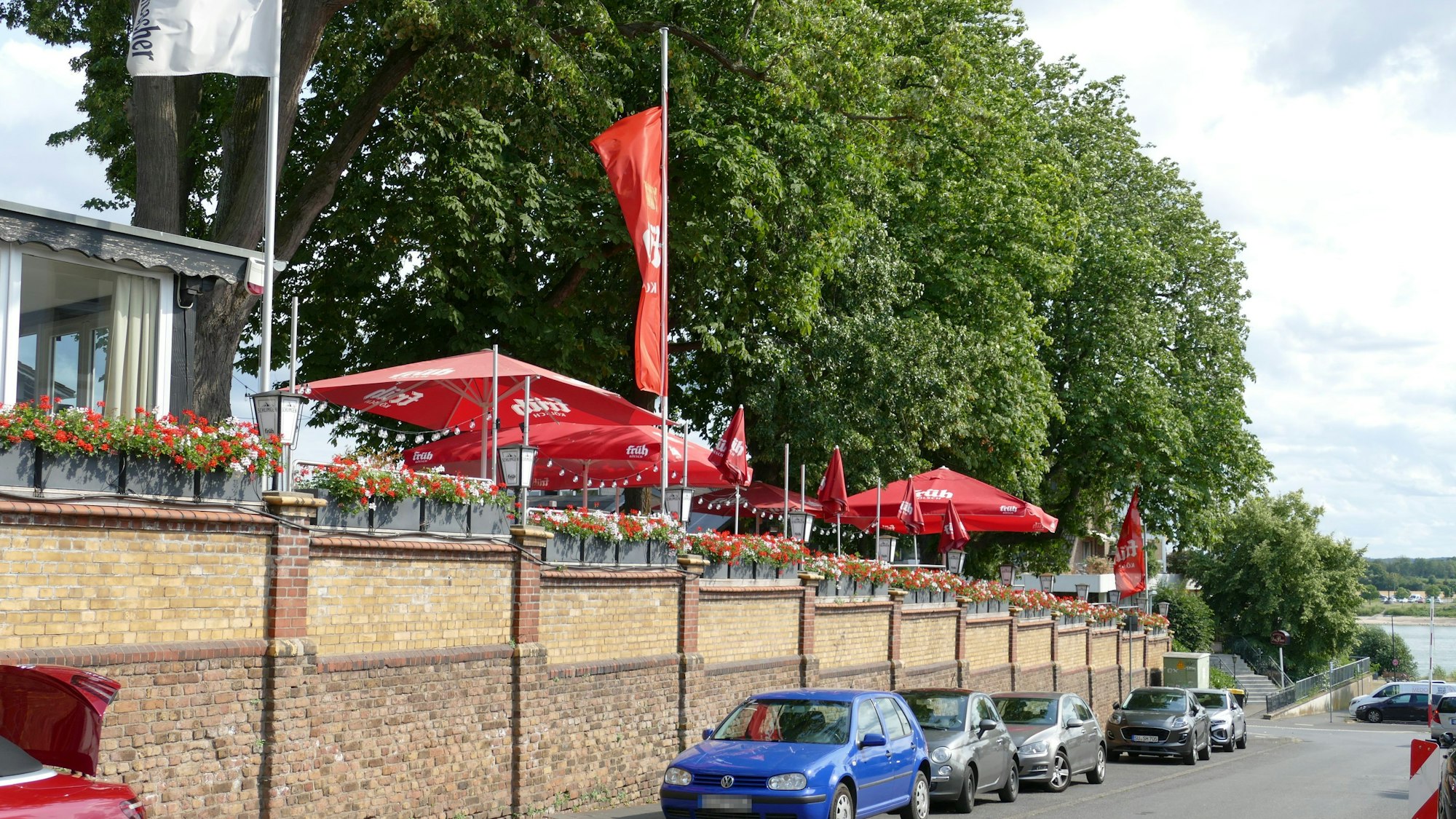 Das Medo an der Provinzialstraße, der denkmalgeschützte Gasthof Schlimgen.