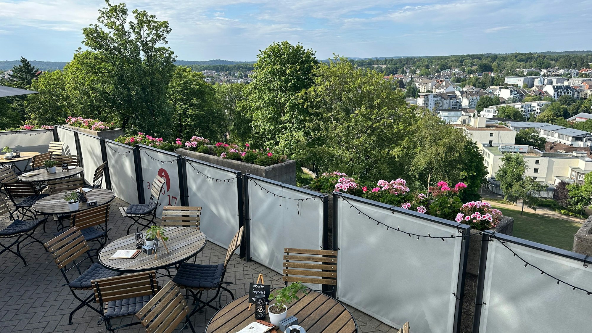 Eine Terrasse mit toller Aussicht.