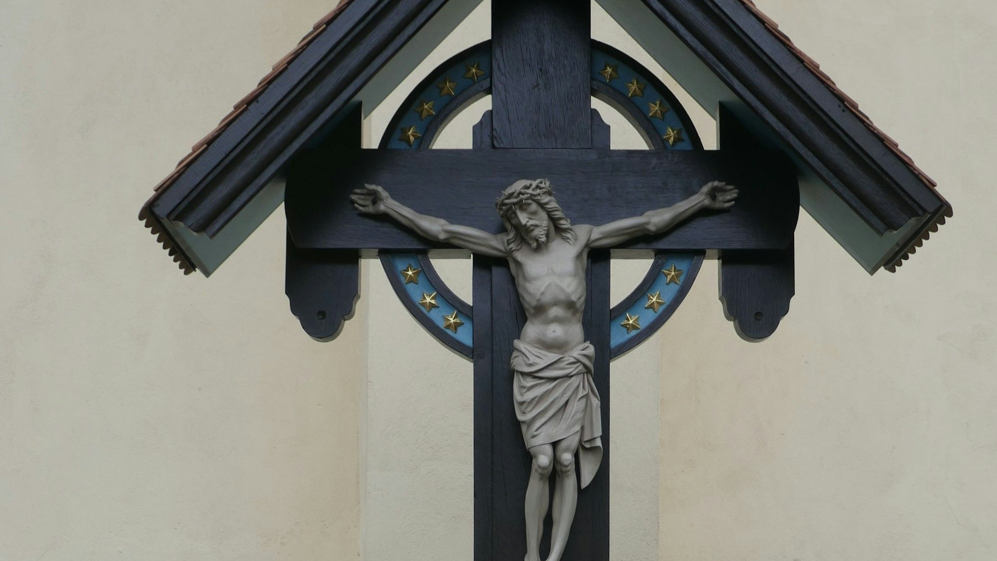Das historische Missionskreuz von Pützchen. Darauf ist Jesus am Kreuz hängend zu erkennen. (Foto: Wester)