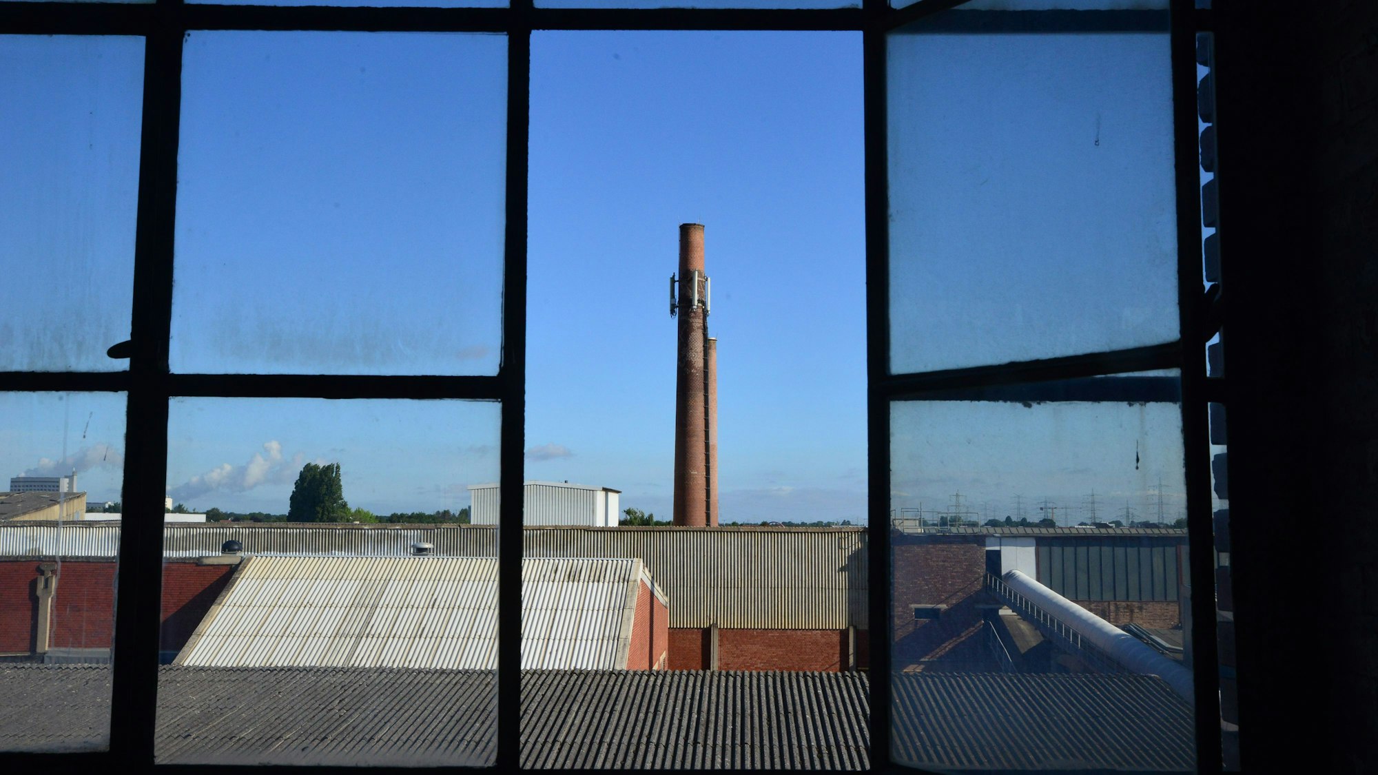 Auf dem Bild ist ein Fabrikgelände zu sehen