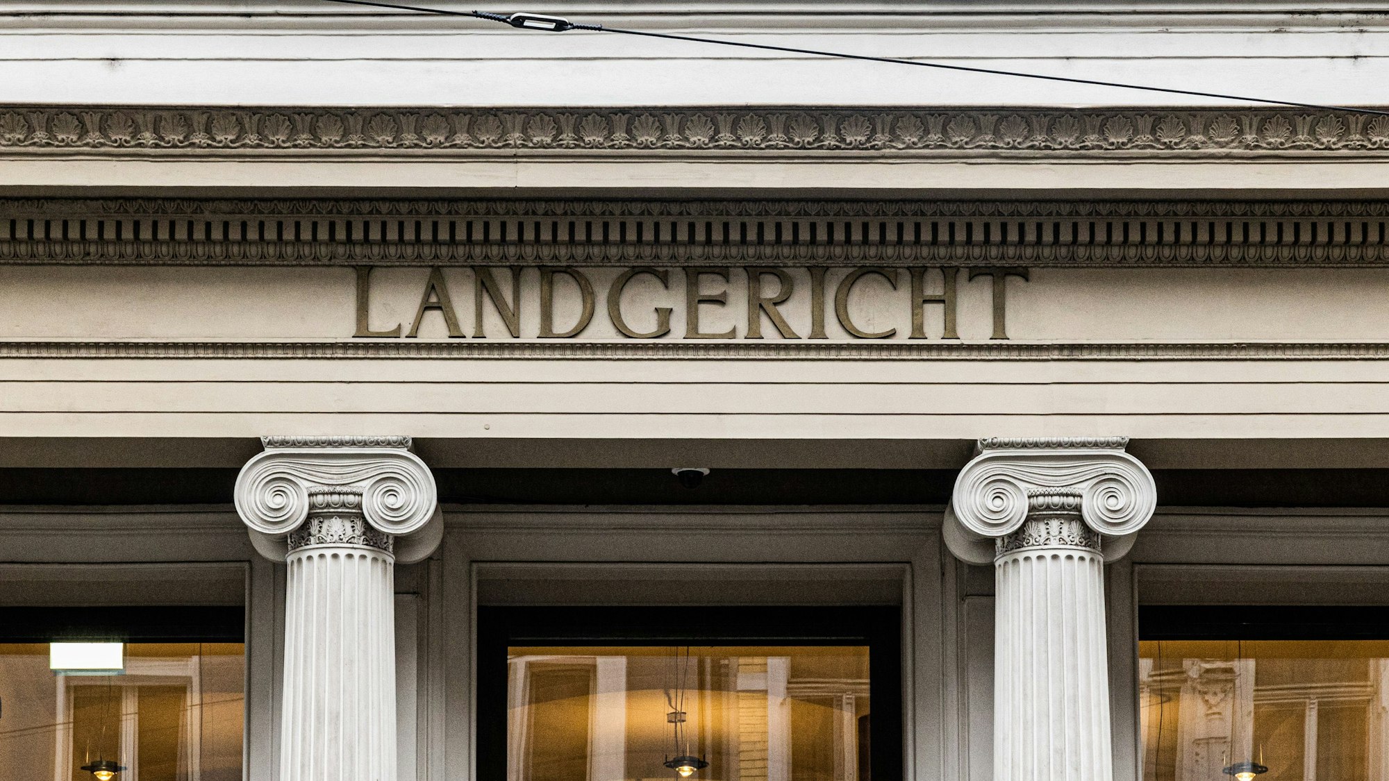 Der Eingang zum Bonner Landgericht.